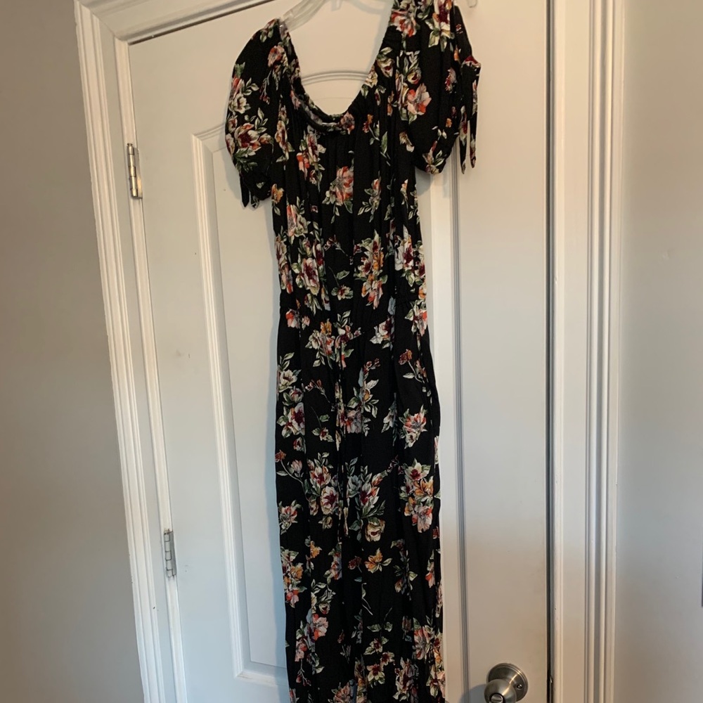 Women’s jumpsuit size medium